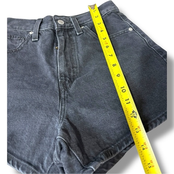 Levi's Classic High Waisted Dark Gray/Black Lightly Distressed Denim Mom Shorts - Picture 11 of 15